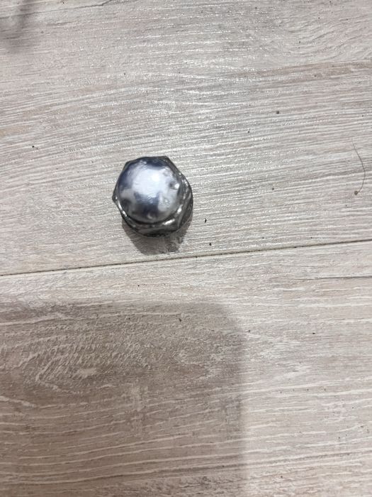 Гайка на диск для машины