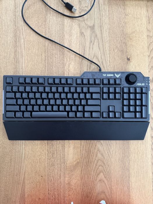 ASUS TUF Gaming K1 RGB + wrist rest, complet funcțională