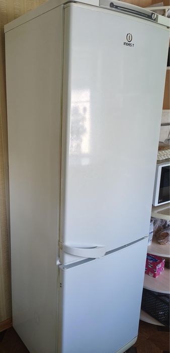 Холодильник INDESiT