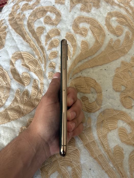 Продам айфон xs maks