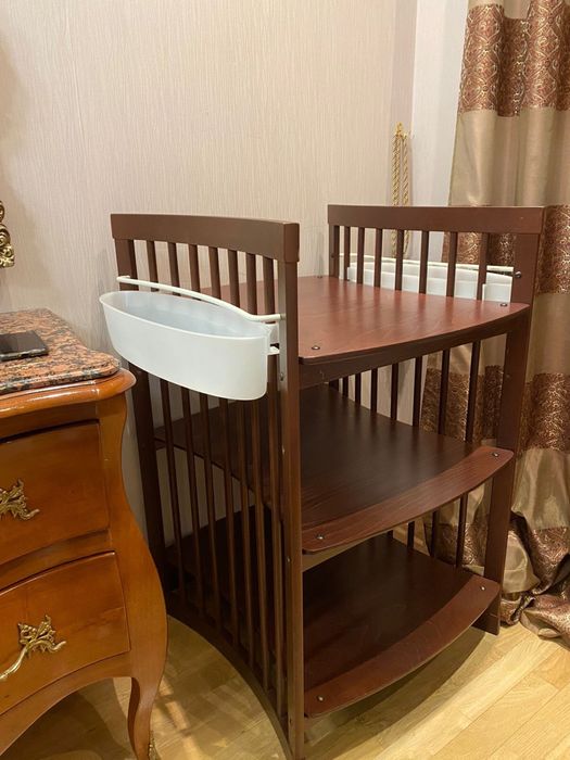 Продам пеленальный столик