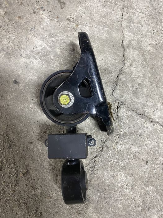 Верхняя подушка Камри