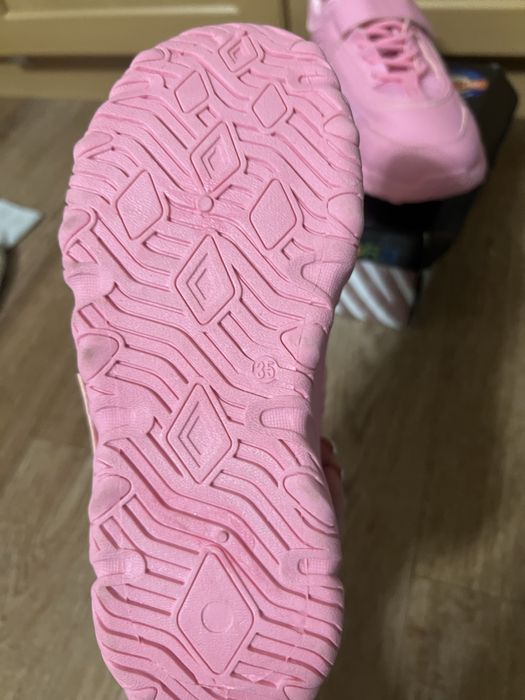 Кроссовки для девочки 34-35р