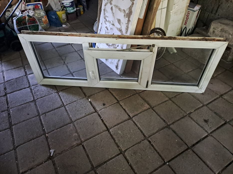 Vand un geam termopan 158x52.5 cm.