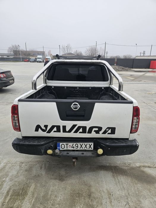 Vând nissan navara