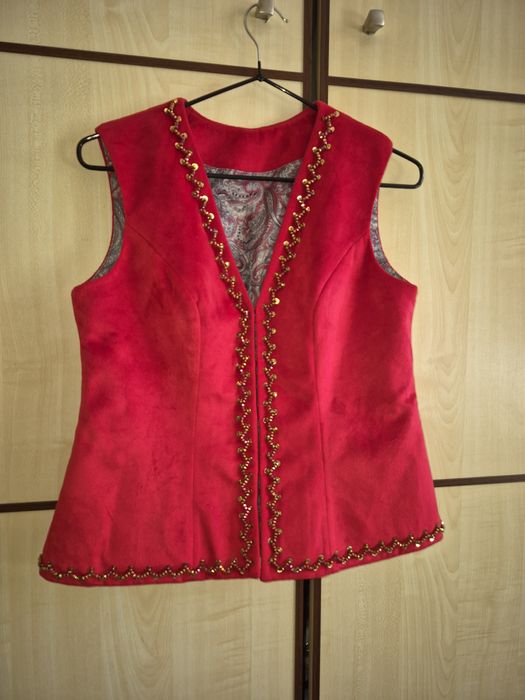 Жилетки с вышивкой