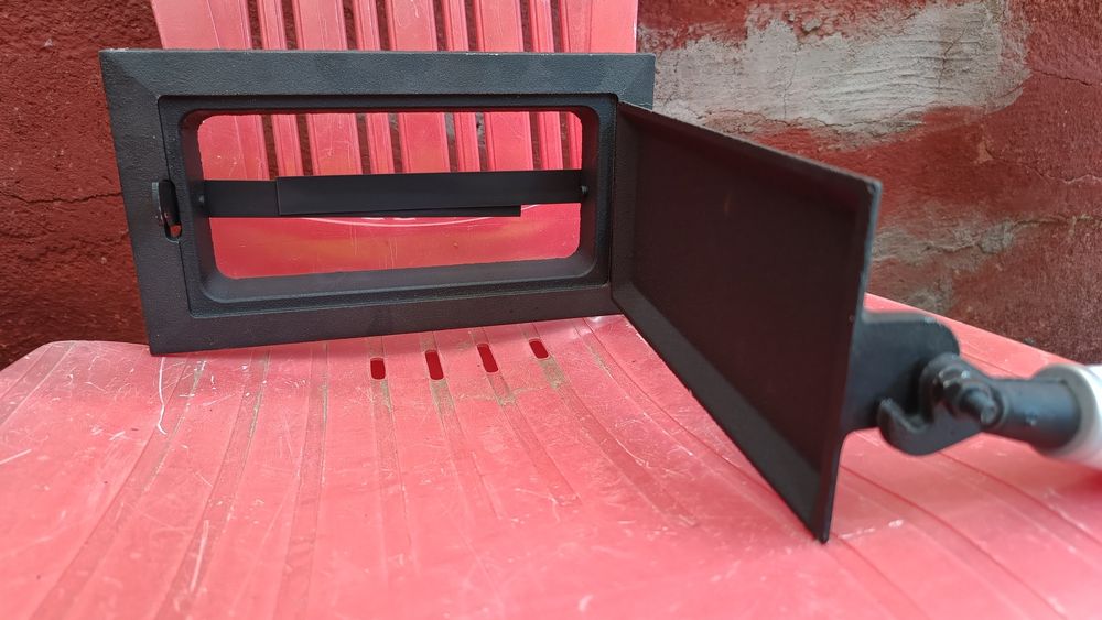 Vând ușă mică pentru sobă teracotă