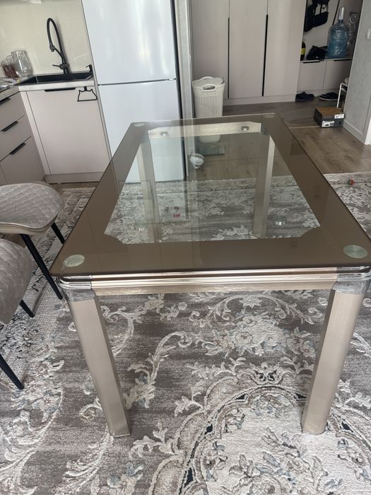 Продам стол стеклянный