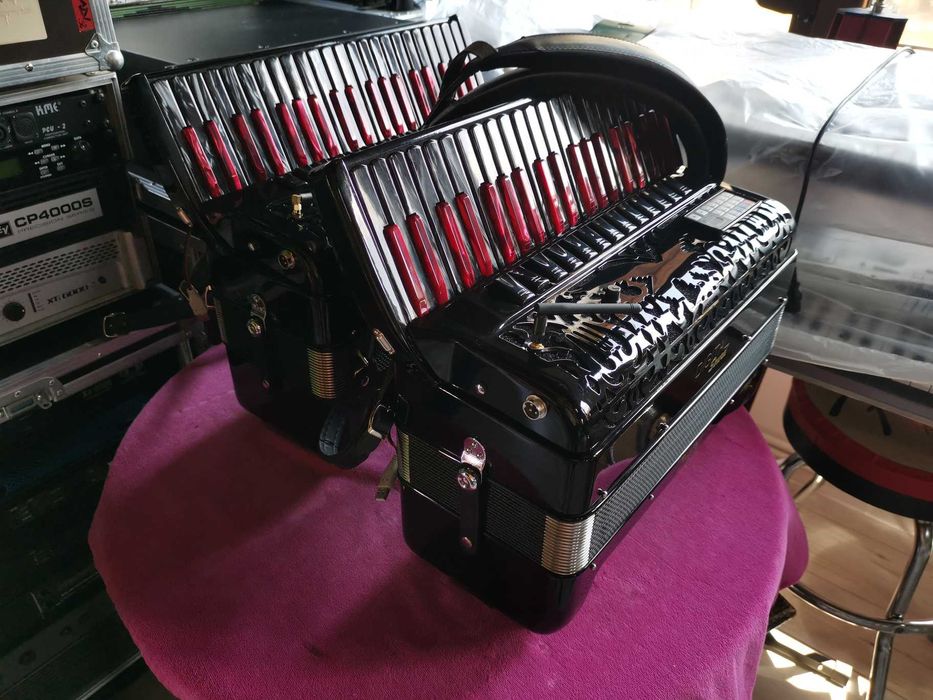 Acordeone Usoare Midi La Comanda