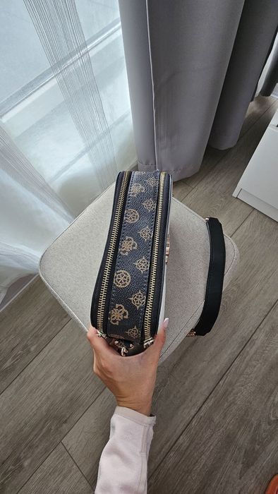 Уникална чанта Guess