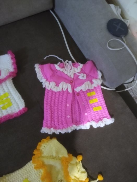 Ръчно плетени бебешки дрешки