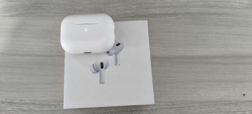 Vând căști Air Pods 2 pro preț negociabil
