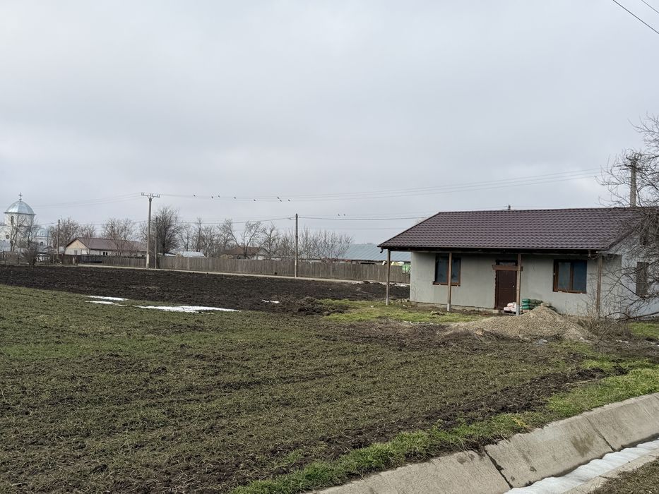 Teren intravilan +casă