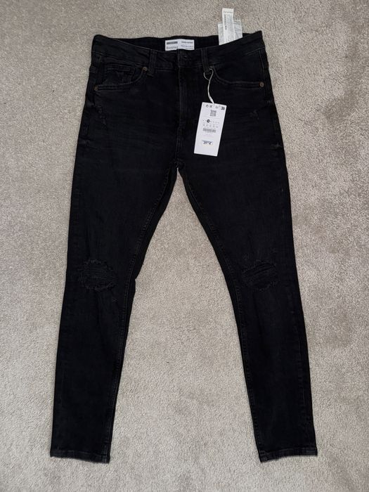 Черни Скъсани Дънки Бершка