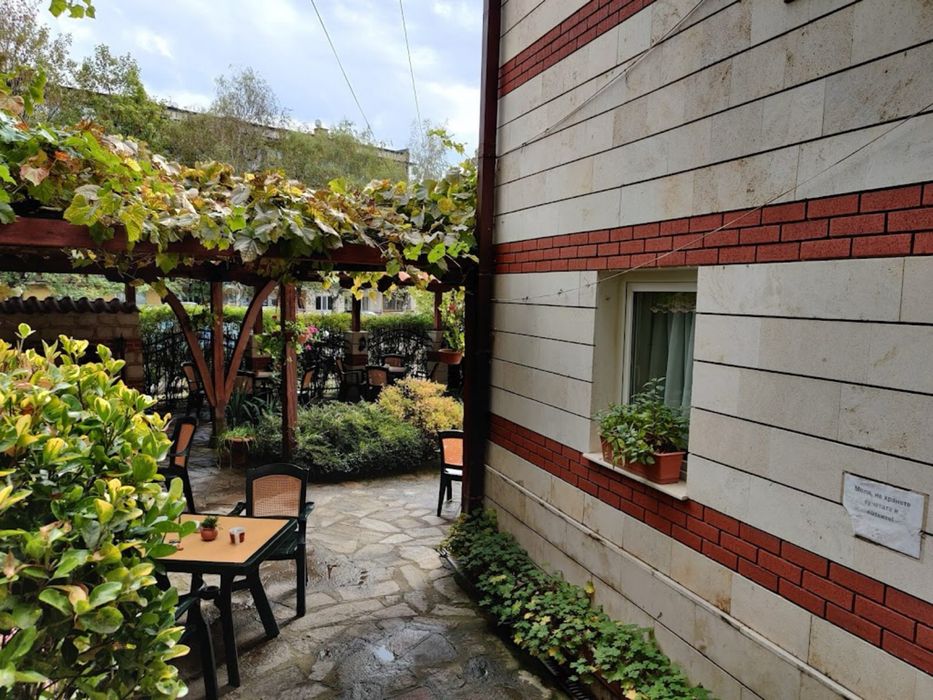 Продава се Хотел в Златица - 248 кв.м за 1501 €/кв.м - Снимка #1