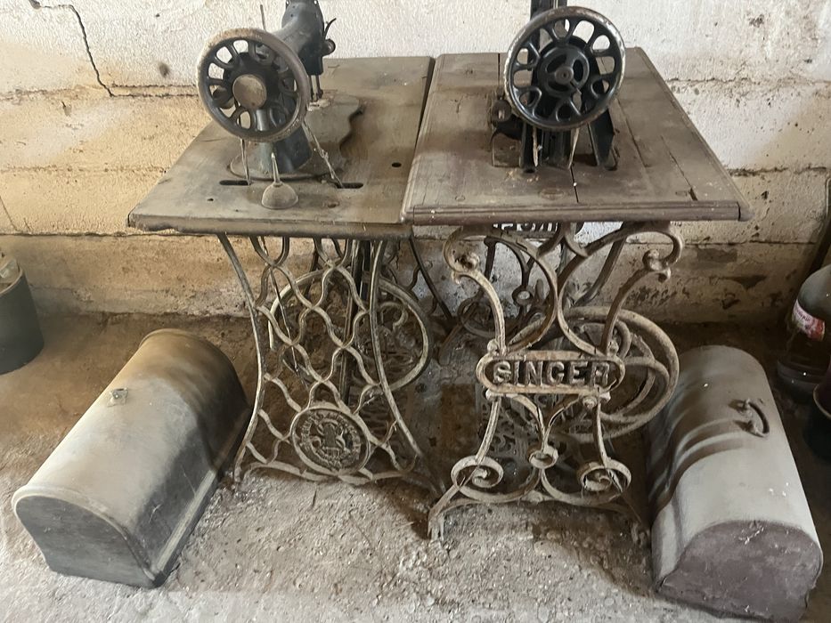 2 masini cusut Singer