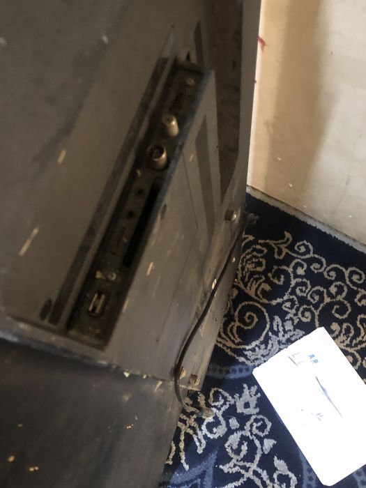 телевизор Haier в идеальном состаяние