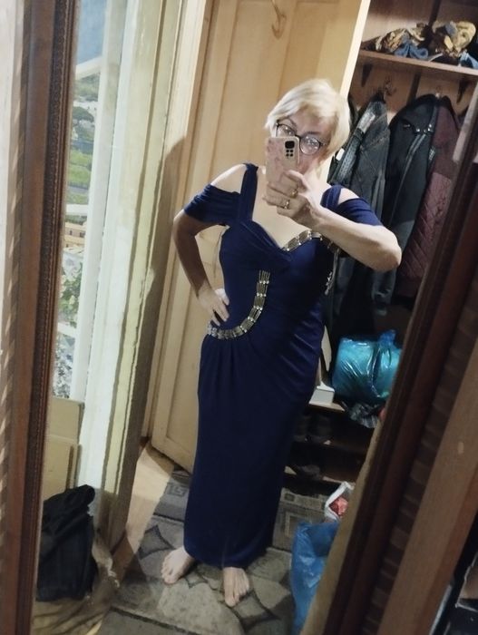 Нарядные платья продаются