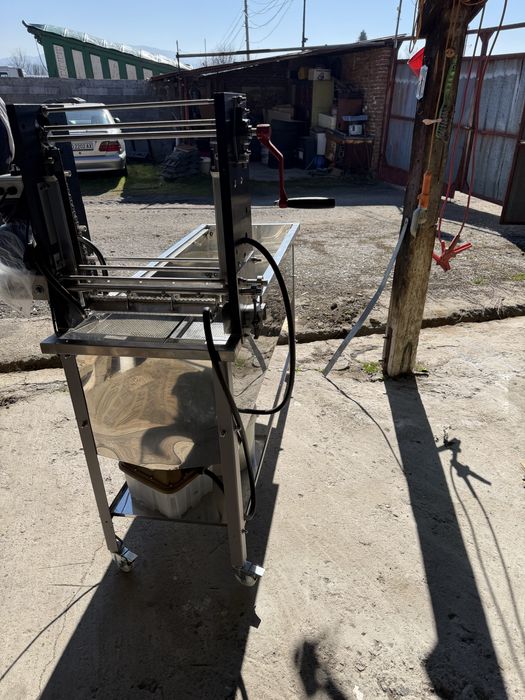 Разпечатваща машина за пчелни пити