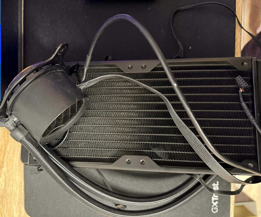 nzxt kraken 240 mm AIO водно охлаждане
