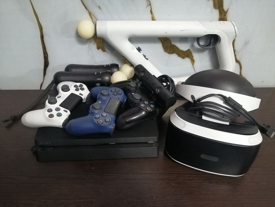 PS 4 про Плейстейшн 4 срочно продам торог есть...