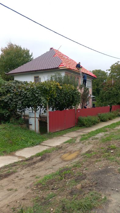 Executăm acoperișuri complete sau parțiale pentru case, vile, hale,