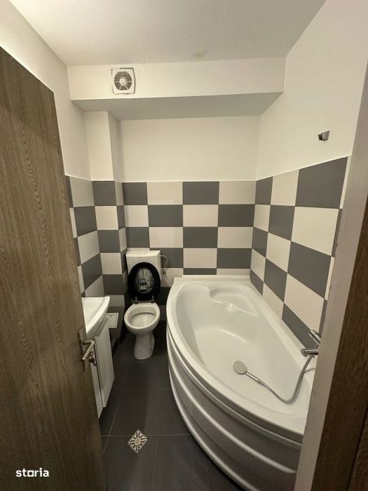 Apartament de 3 camere, situat in zona Centru/Traian