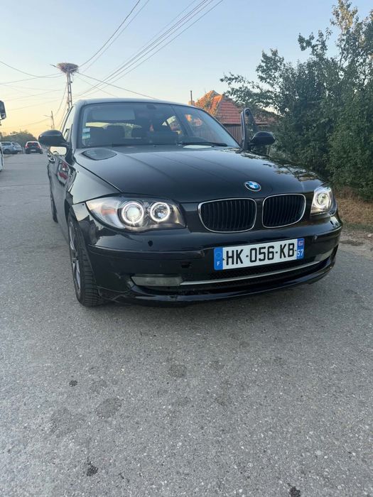 Vând BMW Seria 1.