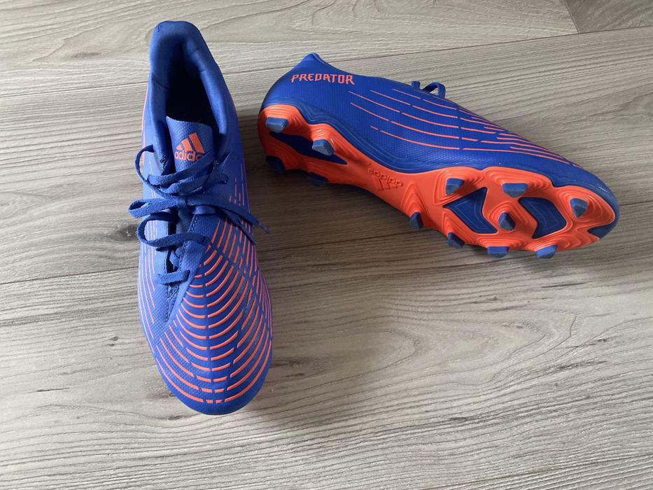 Vand ghete fotbal adidas predator