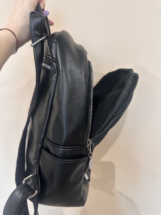 Продавам дамска раница