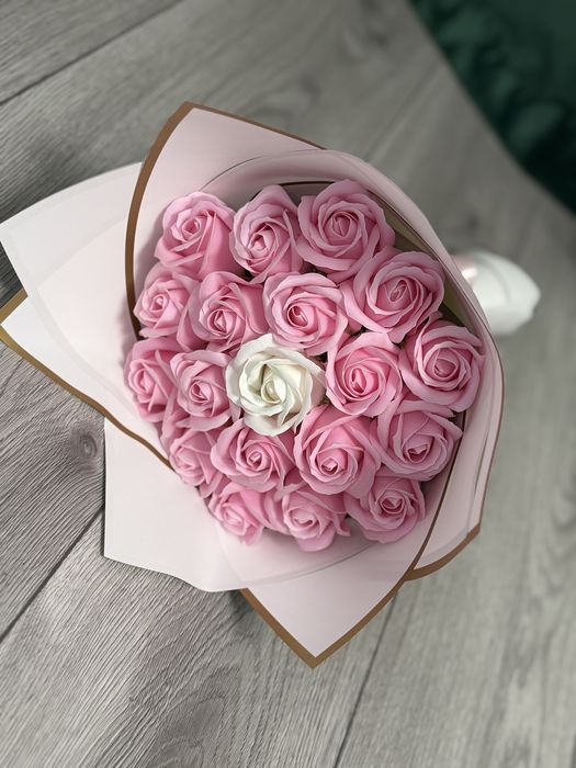 Buchet cu 19 trandafiri de sapun