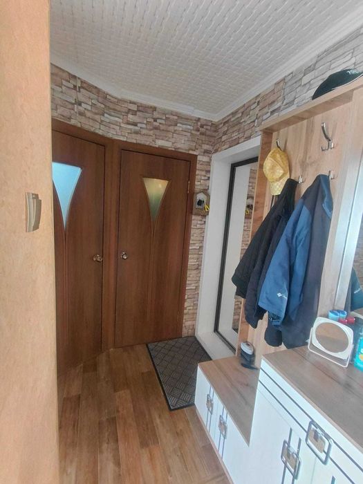 Продам 3 комн квартиру на 7 мкр