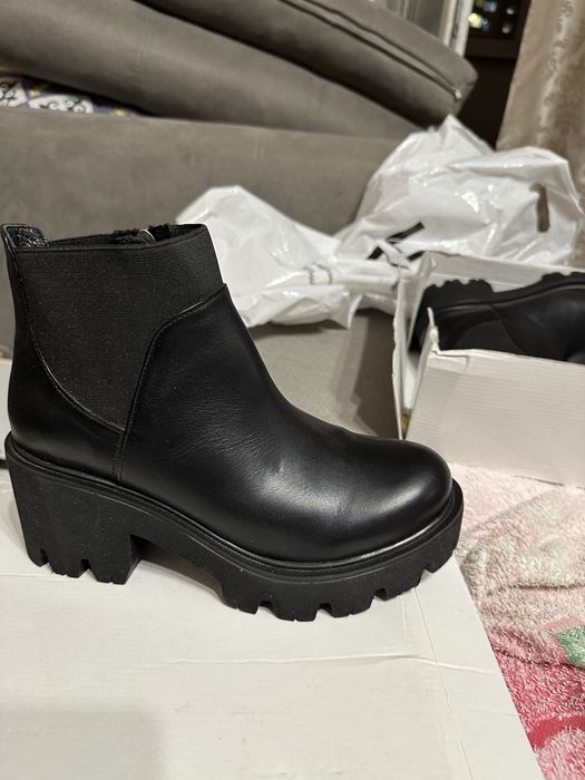 Продам новые кожанные сезон очень