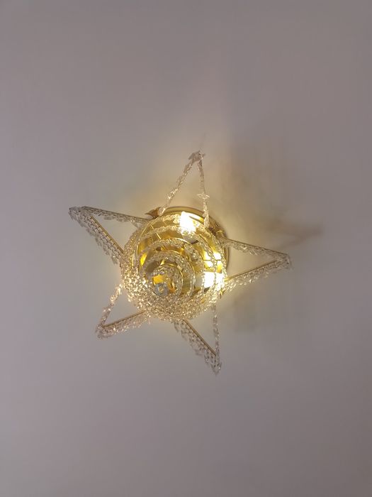 Продается  люстра