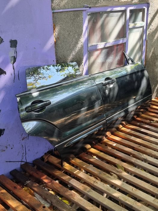 Двери на Subaru Forester Sg Sg  .