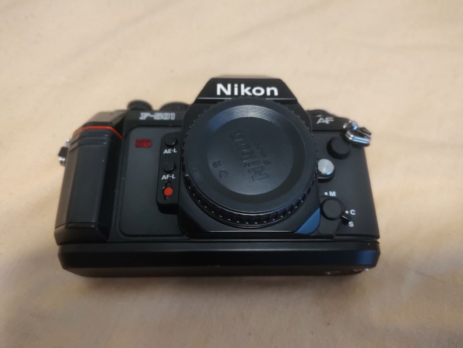 Nikon F501 si Tokina SD 70-210 II.