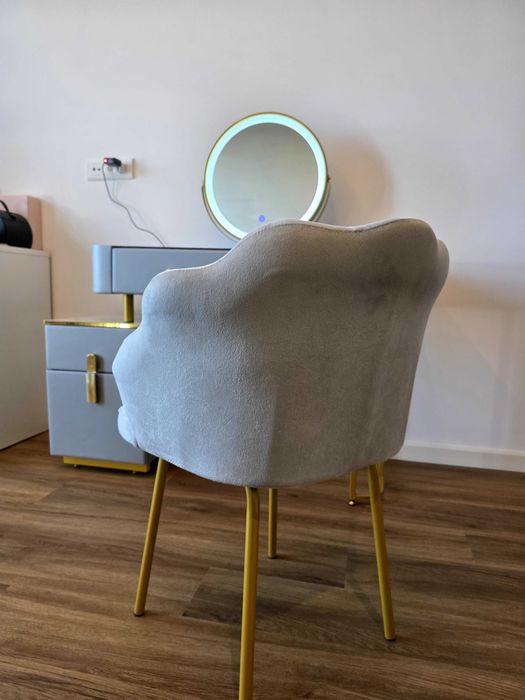 Masă de toaletă pentru machiaj cu oglindă, comoda si scaun