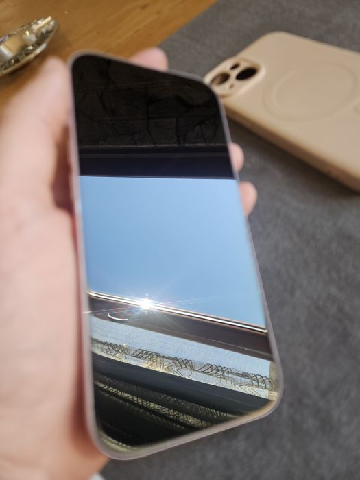 iPhone 15 Pink 128GB 86% Battery Health Отлично състояние 

СЪСТОЯНИЕ