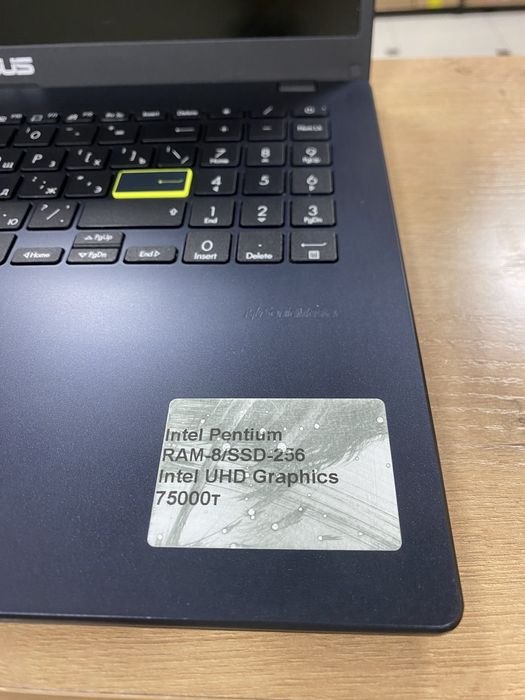 Ноутбук Asus pentium/RAM8/SSD256