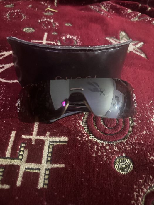 Ochelari Gucci noi!