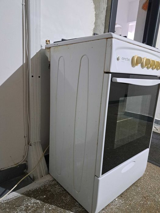 Aragaz cu cuptor pe gaz