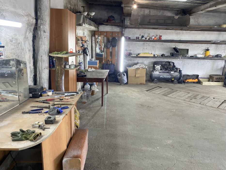 Просторный гараж