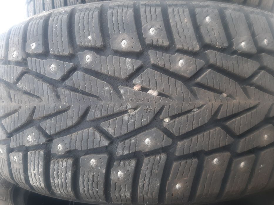 Продам шины 215/55/17 нокиа