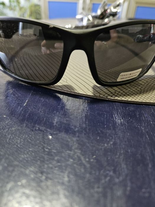 Слънчеви очила TOMMY HILFIGER