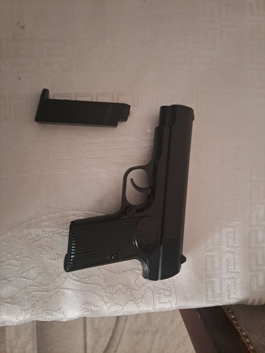 Пистолет.      .