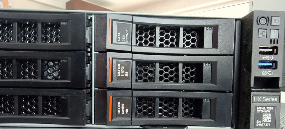 Сървър Lenovo ThinkSystem SR650 12LFF 2*Xeon Gold 6230 64GB 930-16i