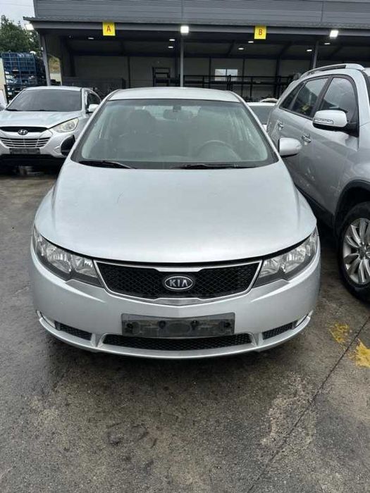 Капот на Kia Cerato 2011 год 2-поколение