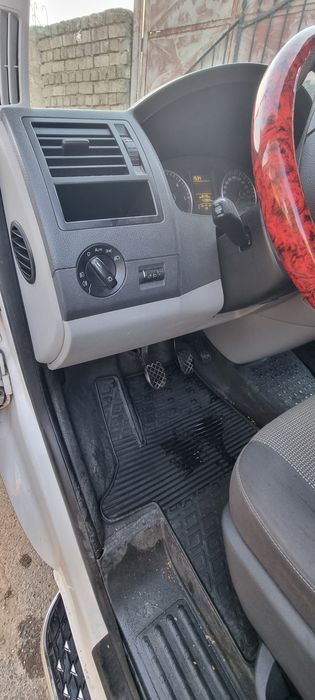 Volkswagen Transporte T5 8+1. Motor 2.0