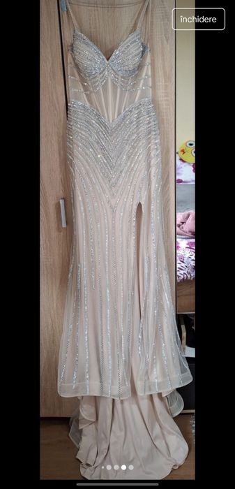 Rochie lungă elegantă  cu trenă mărimea M negociabil