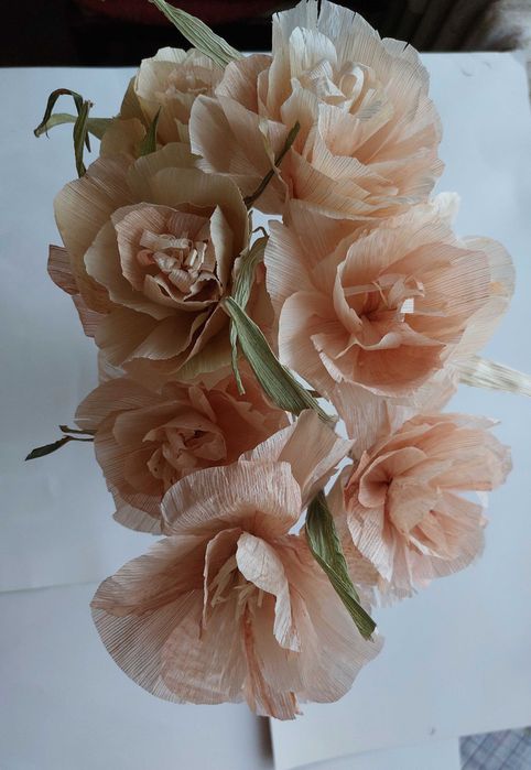 Ръчно изработени цветя за украса от естествени материали